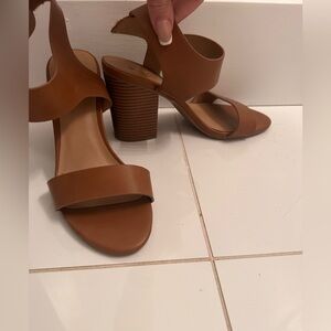 Block heel sandal